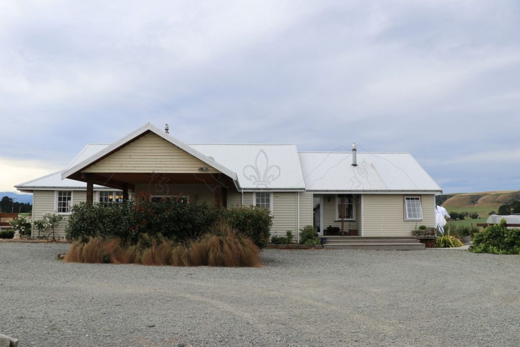 Das Haus von Cricklewood Farmstay, eine ehemalige Schule.